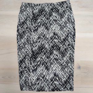 Vince Camuto Black White Chevron Stretchy Midi Skirt